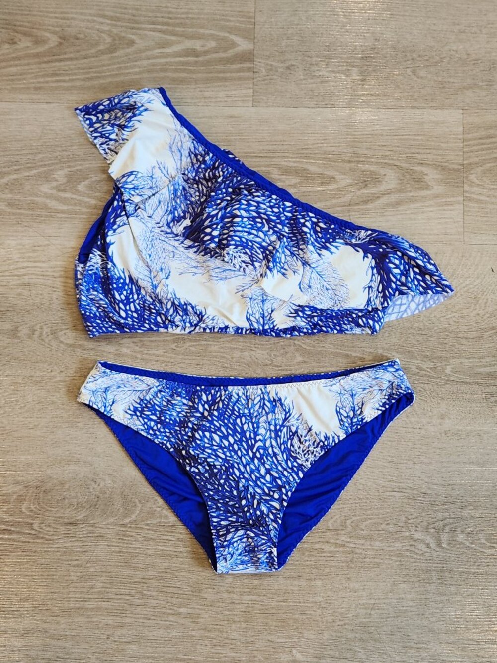 NWT Clube Bossa Brazilian Mixed Sz Coral Reef Bikini Set Medium Top Large Bottom